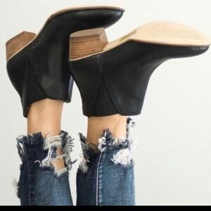 Roolee Black Pointed Toe Chelsea Boots - Size 6